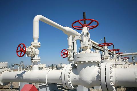Oil and gas companies monitor pipeline integrity and protect against corrosions and leaks with the help of WiSense by Draper. Credit: Shutterstock